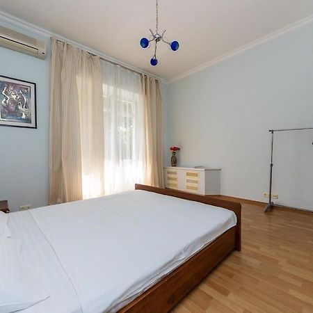 Alex Apartments Near Independence Square - Kiev Экстерьер фото