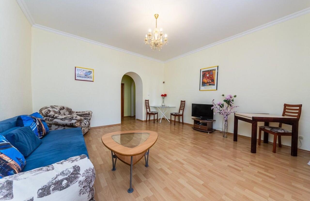 Alex Apartments Near Independence Square - Kiev Экстерьер фото