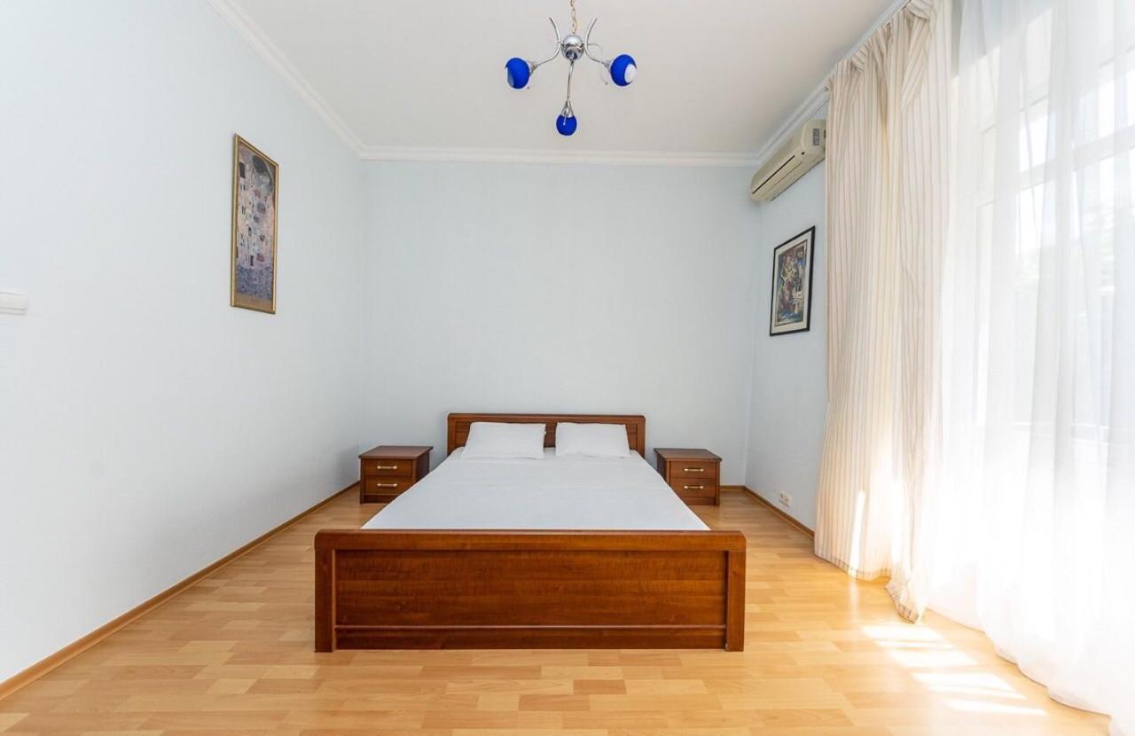 Alex Apartments Near Independence Square - Kiev Экстерьер фото