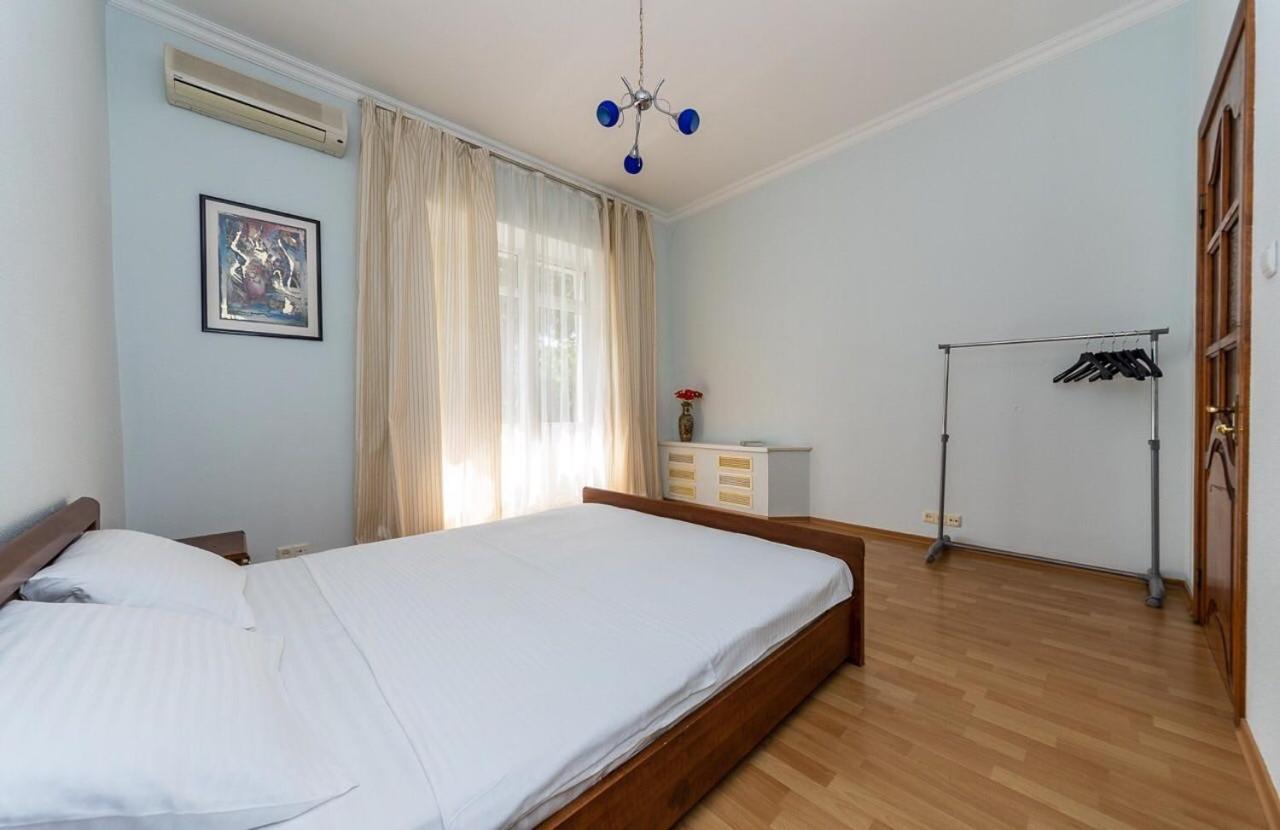 Alex Apartments Near Independence Square - Kiev Экстерьер фото
